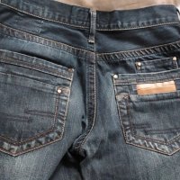 Revolt Jeans. Italy Size 32 Много яки дънки, снимка 2 - Дънки - 40391164