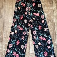 Нов страхотен панталон флорален принт градински цветя лалета , снимка 2 - Панталони - 37791349