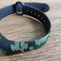 Каишка за Xiaomi MI Band 4 силикон, снимка 2 - Смарт гривни - 28395938