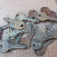 комплект от 20 броя стари ключове - бронзови , снимка 5 - Антикварни и старинни предмети - 36978522