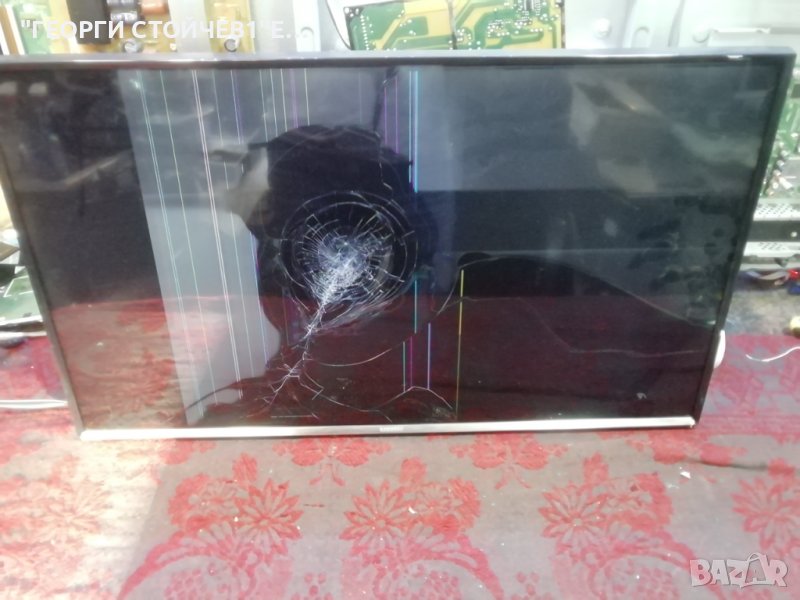 SAMSUNG    T32E310EW  СЪС СЧУПЕН ДИСПЛЕЙ, снимка 1