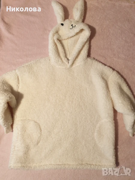 Продавам детски суичър, размер 110-128 см, но е уголемен, снимка 1