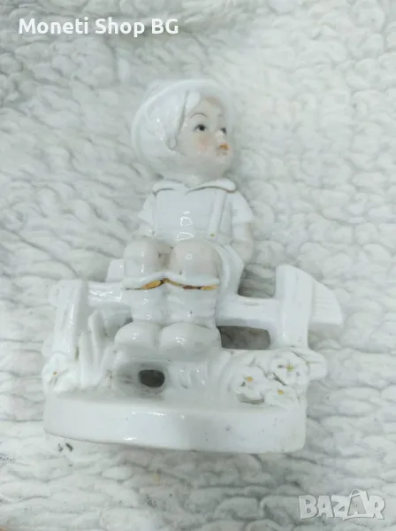 Статуетка момче на пейка- стар порцелан, снимка 1