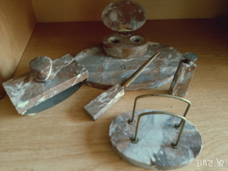 Писалищен настолен комплект изработен от минерал., снимка 1