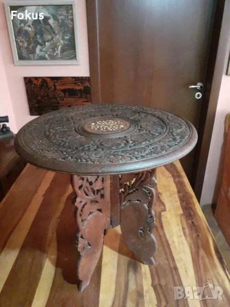 Стара  масичка дърворезба с инкрустации от седеф, снимка 1