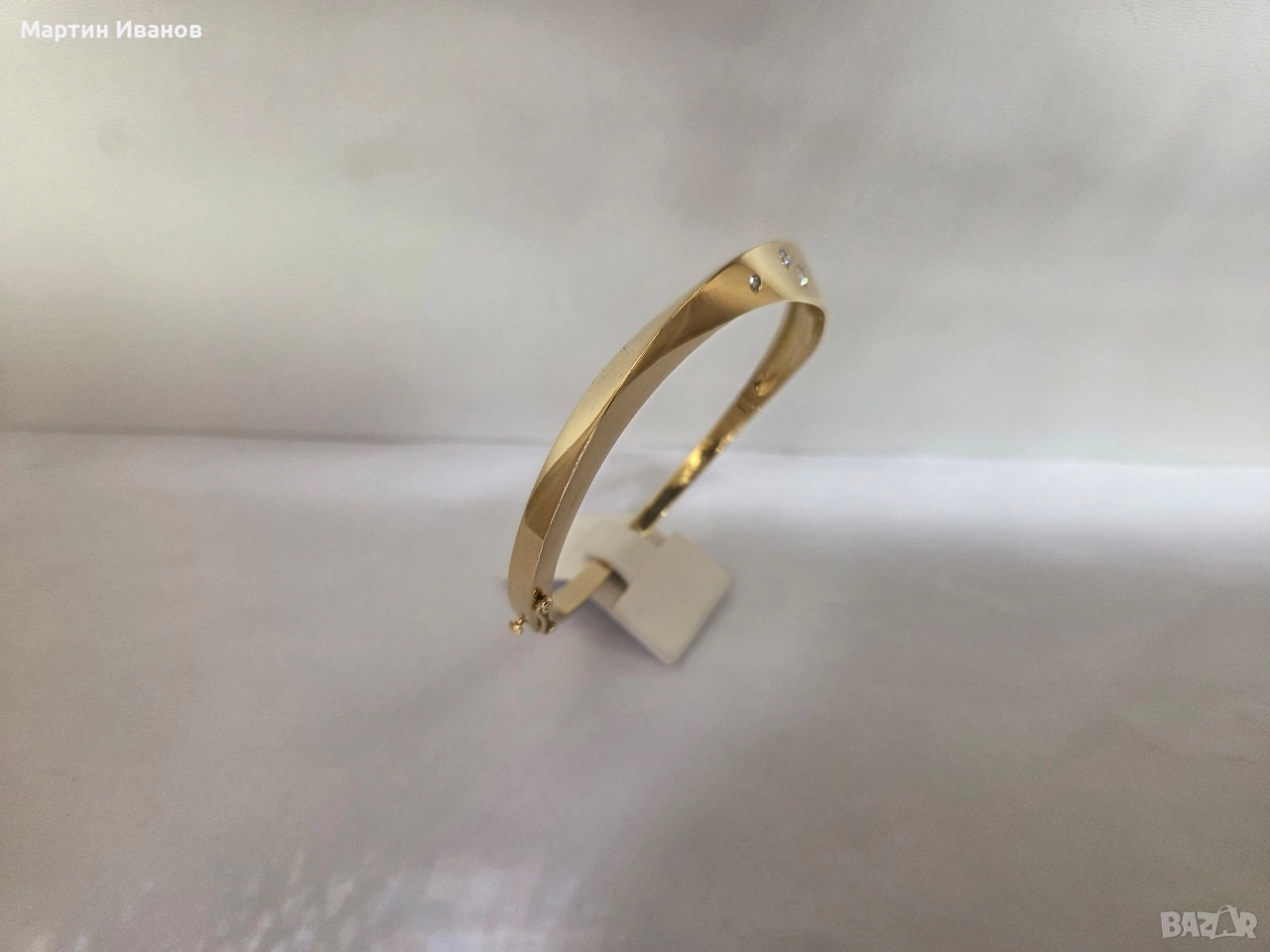 Златна твърда гривна с диаманти, снимка 1