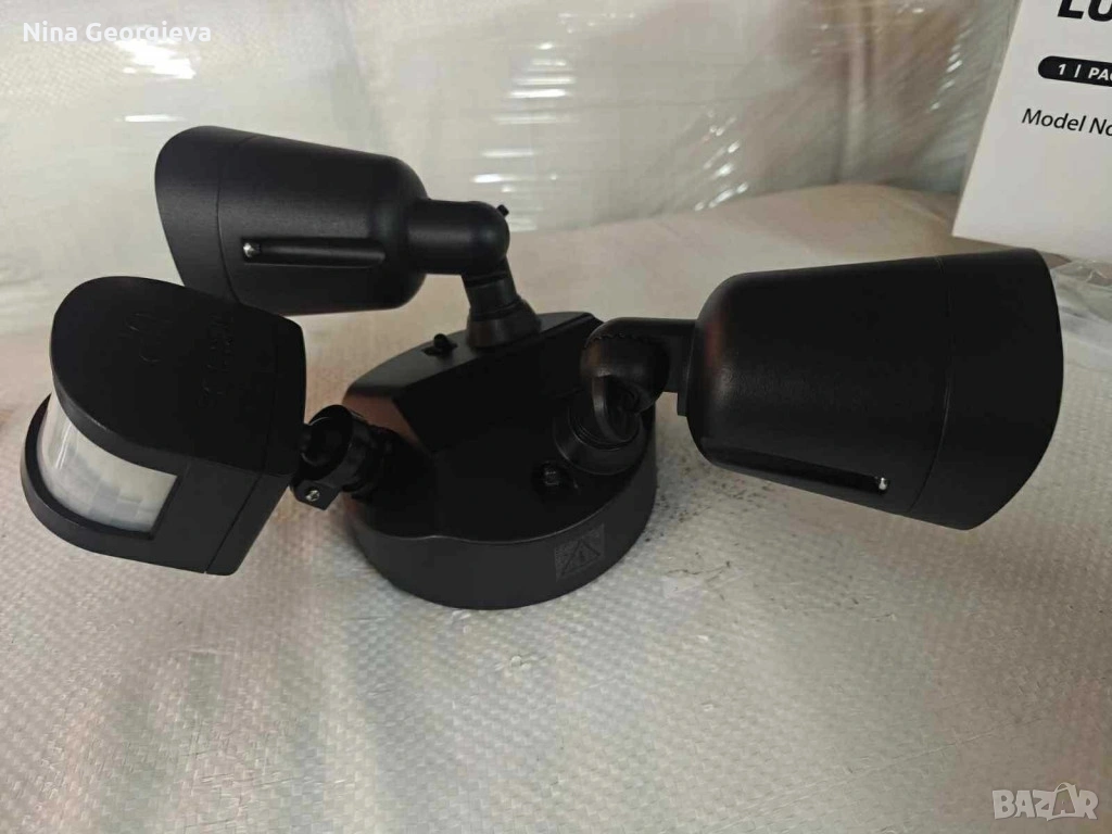 Външна LED лампа с датчик за движение – сигурна светлина, която не те предава, снимка 1