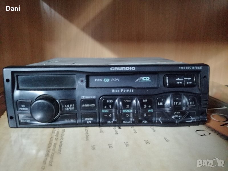 радио за кола Grundig 5201, снимка 1