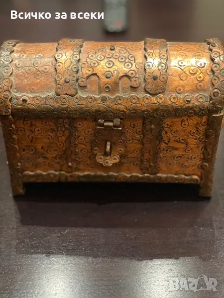 Старинно ковано медно ковчеже, снимка 1
