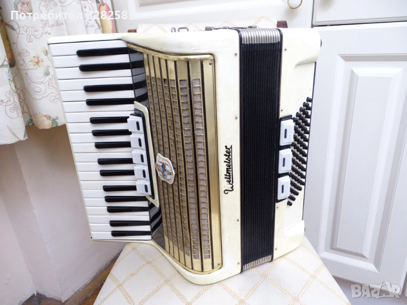Акордеон Велтмайстер 60 баса, снимка 1