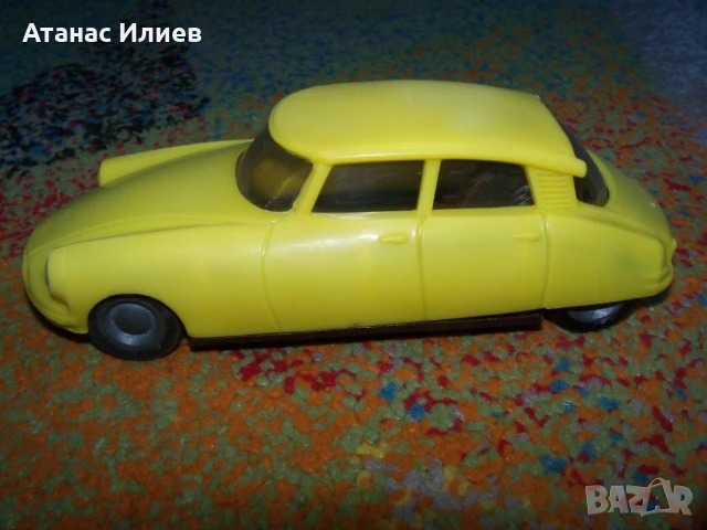 Стара пластмасова количка с инерционен двигател, соц играчка, снимка 3 - Коли, камиони, мотори, писти - 50837352