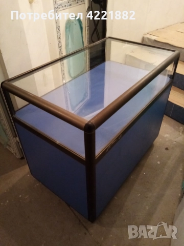 Продавам щанд маса