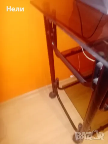 Продавам стъклена масичка