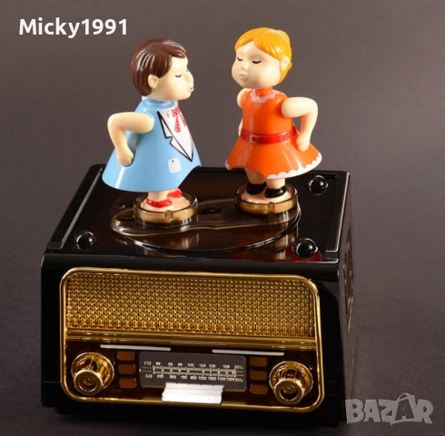 Музикална кутия винтидж радио с въртящи се фигури 
