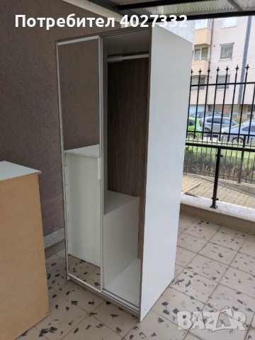 Гардероб с плъзгащи врати и голямо огледало – отлично състояние, снимка 2 - Гардероби - 52435530