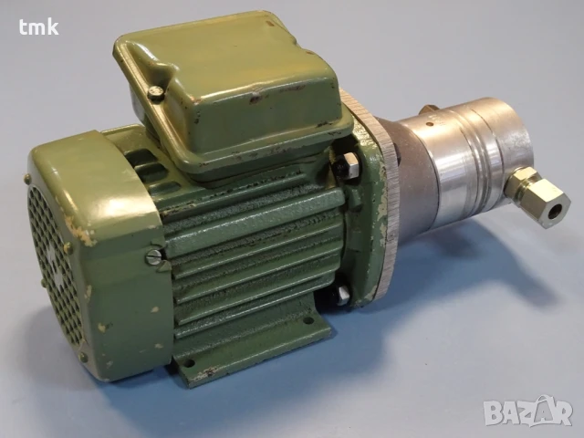 Смазочен агрегат VEB DDR AKMRa 56G4 100Bar TGL11856, снимка 4 - Резервни части за машини - 50938782