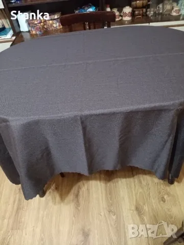 Кафява ленена  и жълта  плюшена покривка