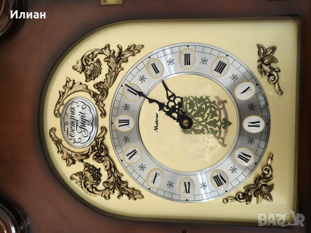 Масивен винтидж стенен часовник