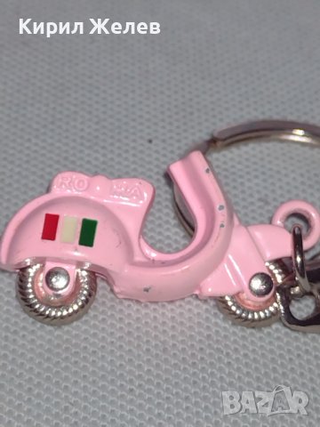 Дамски ключодържател розов мотопед Италия много красив стилен дизайн метален 42280, снимка 3 - Други - 43634929