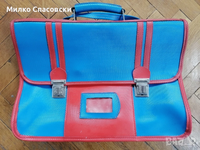 Продавам ретро ученическа раница 