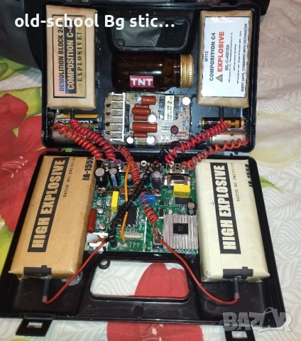 Реалистични Реплики 'TNT' (Часовник с Аларма), снимка 12 - Друга електроника - 43064609