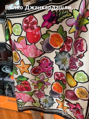 Копринен шал Marc Cain, снимка 5 - Шалове - 53094135