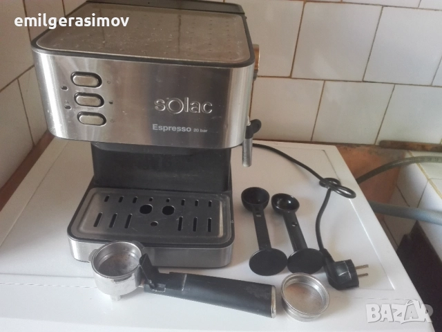 Кафемашина SOLAC и лъжици за кафе. 