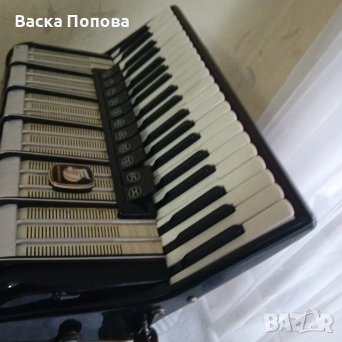 Акордеон  Weltmeister Amigo 120 баса., снимка 7 - Акордеони - 53294516