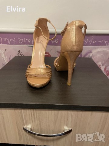Дамски златисти сандали, 39 номер