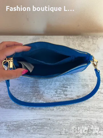 Нова синя чанта змийска кожа със златни елементи и малък вътрешен джоб 💙, снимка 3 - Чанти - 47789155