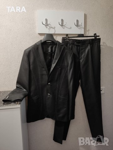 Официален мъжки костюм 79 лв.Размер S.