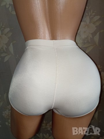 Triumph XS,S- Стягащи бикини с висока талия , снимка 2 - Бельо - 43228737