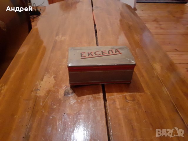 Стара кутия за шевни принадлежности Ексела