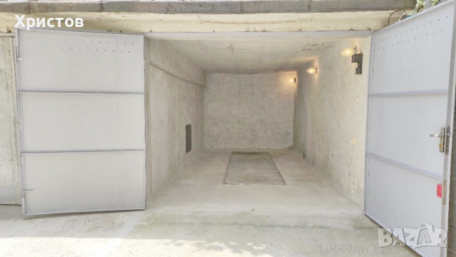 От собственик голям, самостоятелен, надземен гараж.