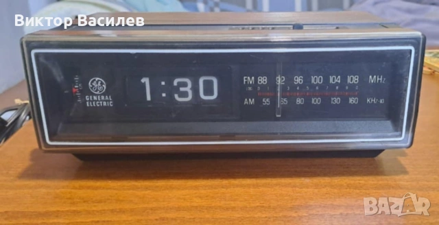 Американски ретро радио часовник General Electric Flip clock, снимка 2 - Антикварни и старинни предмети - 53456192