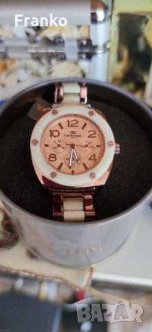 Уникален и стилен дизайн елегантен часовник