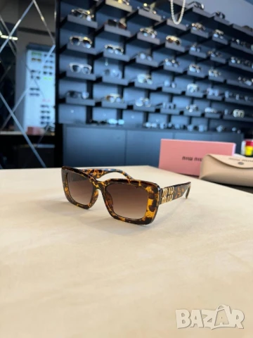 очила с черен обикновен калъф и ув защита miu miu louis vuitton versace , снимка 13 - Слънчеви и диоптрични очила - 51097670