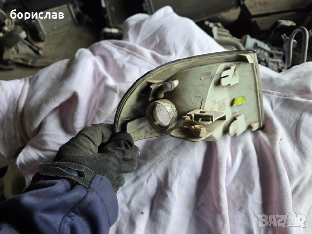 Преден ляв мигач за Ауди а4 , снимка 2 - Части - 52325936