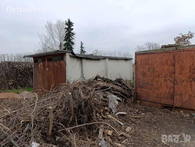 Продават се две гаражни клетки