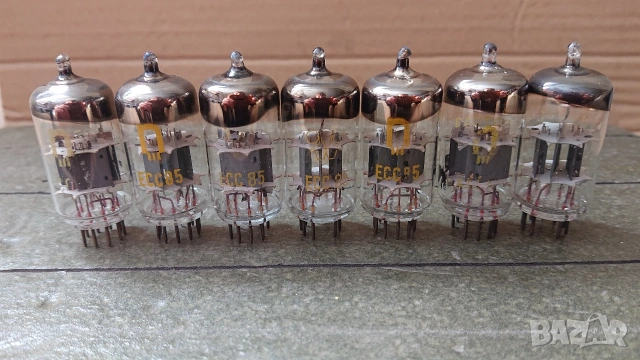 Радиолампи RFT ECC85. 
