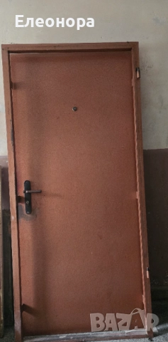 Много здрава и желязна врата