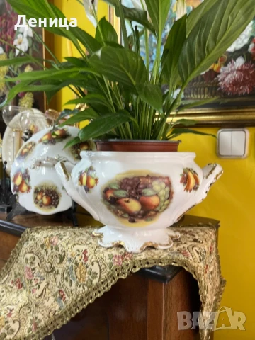 Един ослепителен красавец♥️ Бял порцелан, плодов мотив, красиви дръжки и впечатляващо столче. , снимка 13 - Други - 51304948