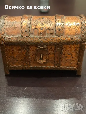 Старинно ковано медно ковчеже, снимка 1
