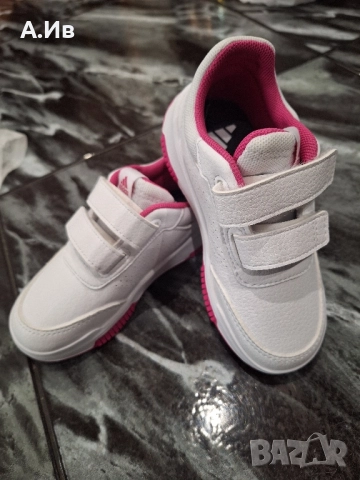 Нови маратонки Адидас, н26, снимка 3 - Детски маратонки - 51707438