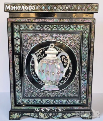 Корейска кутия за бижута инкрустирана със седеф.