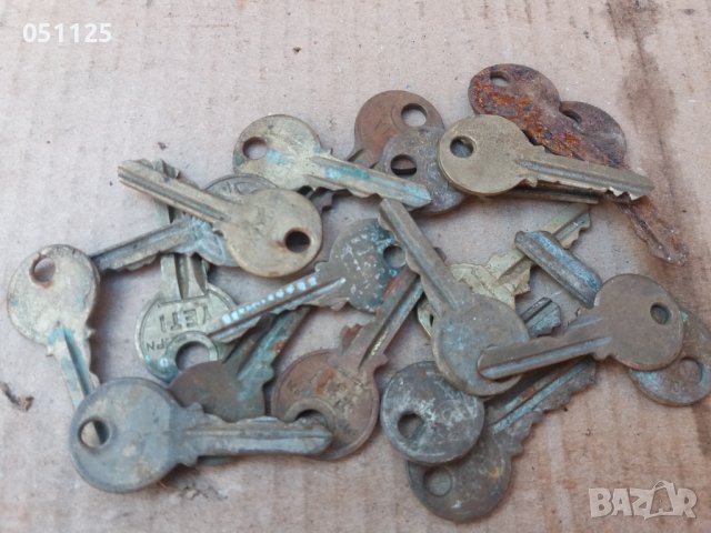 комплект от 20 броя стари ключове - бронзови , снимка 5 - Антикварни и старинни предмети - 36978522