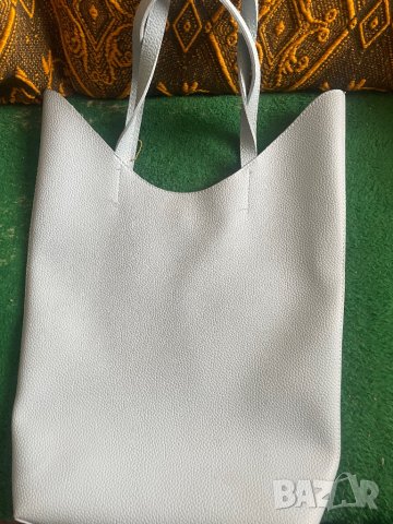 Дамска чанта тип торба, много пазена, снимка 2 - Чанти - 40468940