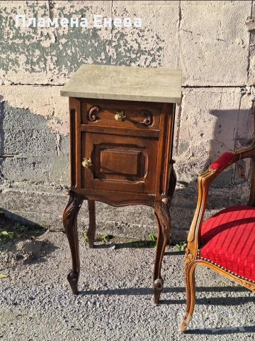 Френско антикварно шкафче 