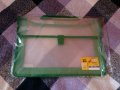 Куфарче за документи прозрачно със зелени кантове