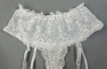 Нови бели дантелени полупрашки с вградени жартиери, снимка 2